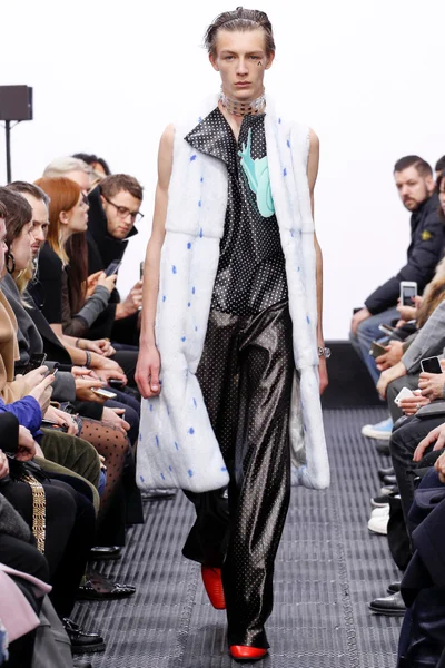 Look 32